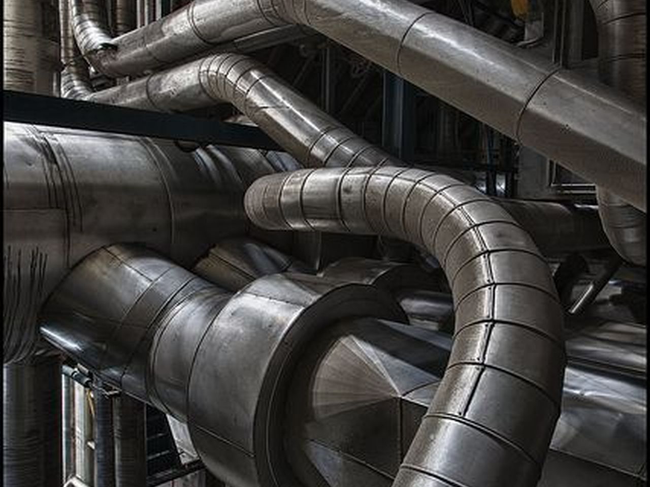 Metaliniai vamzdžiai su sidabrine pramonine izoliacija